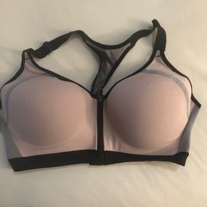 Incredible front close sports bra 36D.